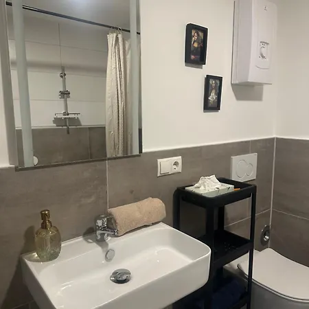 3 Bedroom Near Düsseldorf Messe&airport 6 Single Beds Wifi Apartment Duisburg